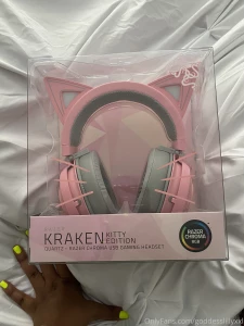 I am so excited living my gamer gurl dreams uwu