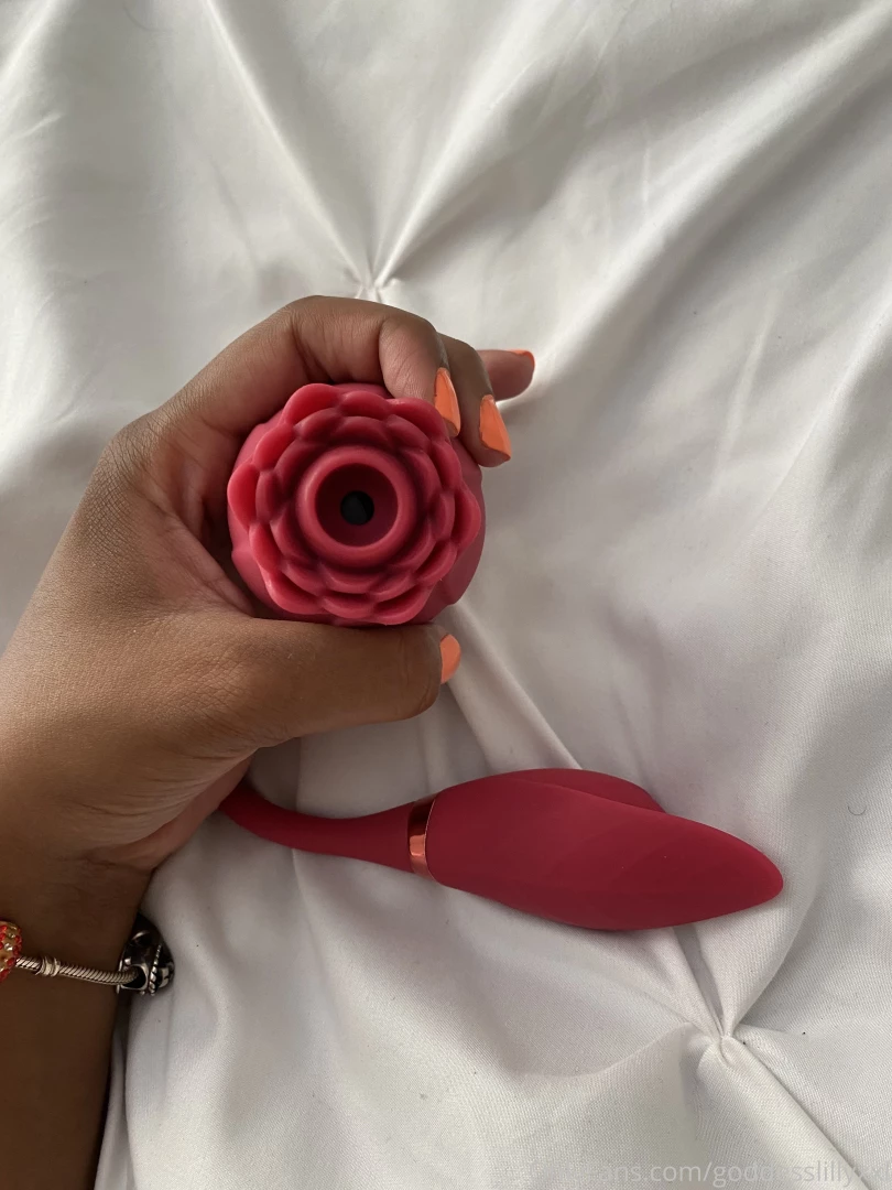 Sending out a new rebill video later of me trying out a brand new toy 