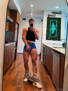 Leg day today thick thighs or thick dick