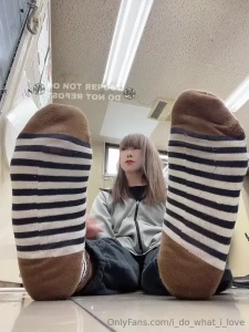 i-do-what-i-love - I got a hole in my sock lol well i m bad at being frame btw 