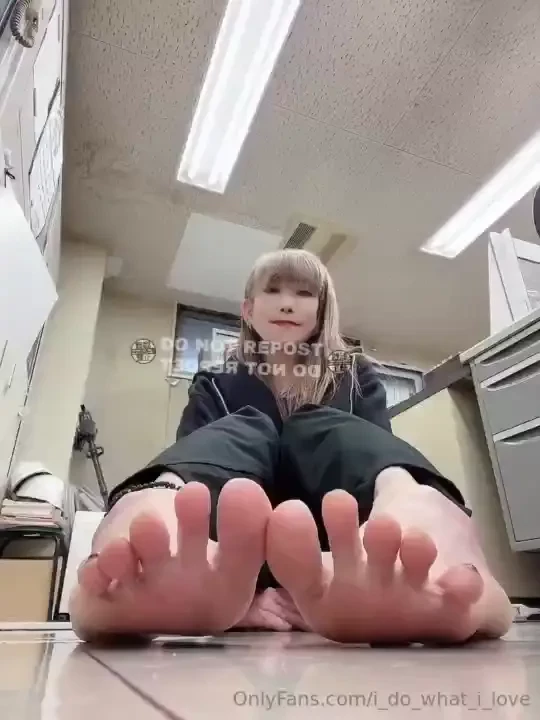 Broken and rough toenails ever 