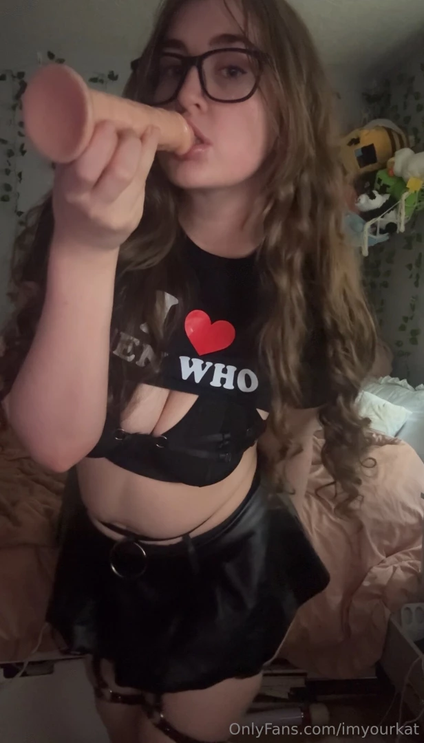Do you want to see me suck real dick that s cumming soon to my vip 