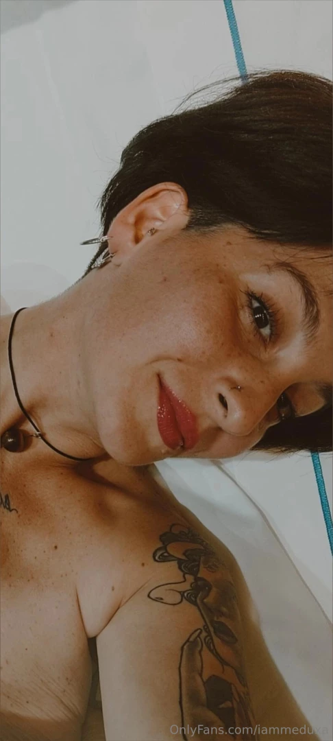 Heeey happy saturday who wants to give me a gift doing so will have 