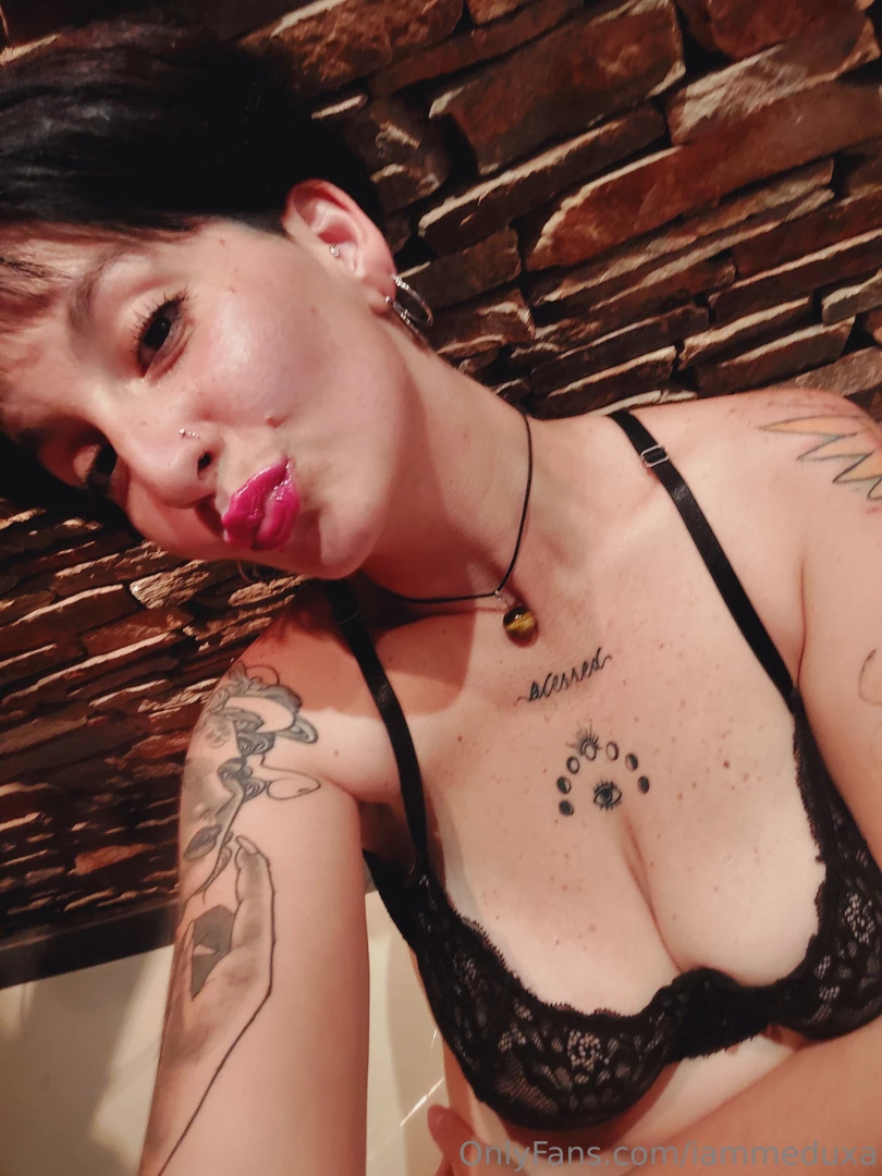 I could be a sugar baby but also a hot milf 