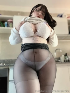 Hii do u want to give me a hand in the kitchen 33