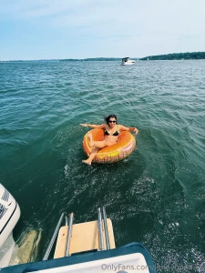 The vibe is cheeseburger in paradise part 1