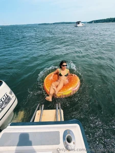 The vibe is cheeseburger in paradise