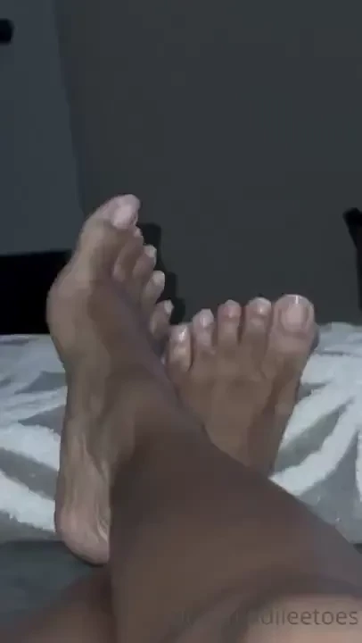 Showing off bare while i watch tv 