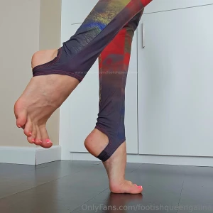 Would you work out with me or you d be too distracted to do anything