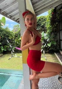 Looks like in this red skirt i m the most desirable gift