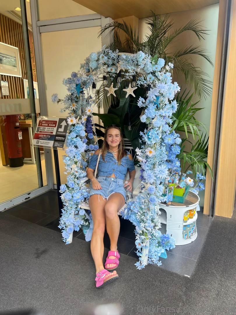 Flowers all around but i m your main bloom right 