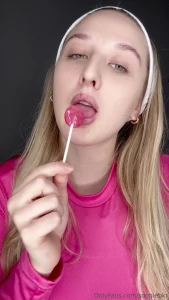 How many licks will it take me to finish this dm me your guess