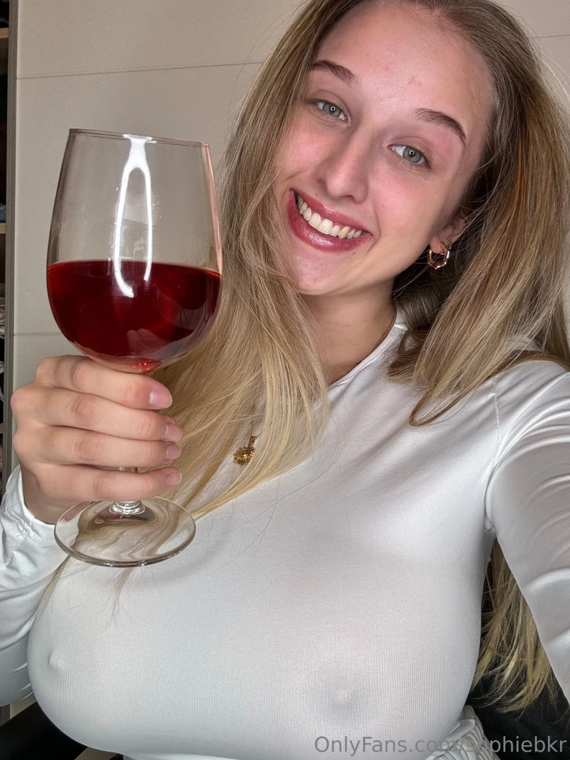 Mmm sometimes i just love winding down with a glass of wine after a 