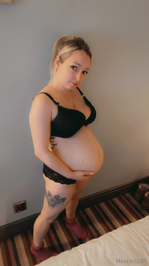 Growing nicely soooo hungry and so tired hard work growing a human 