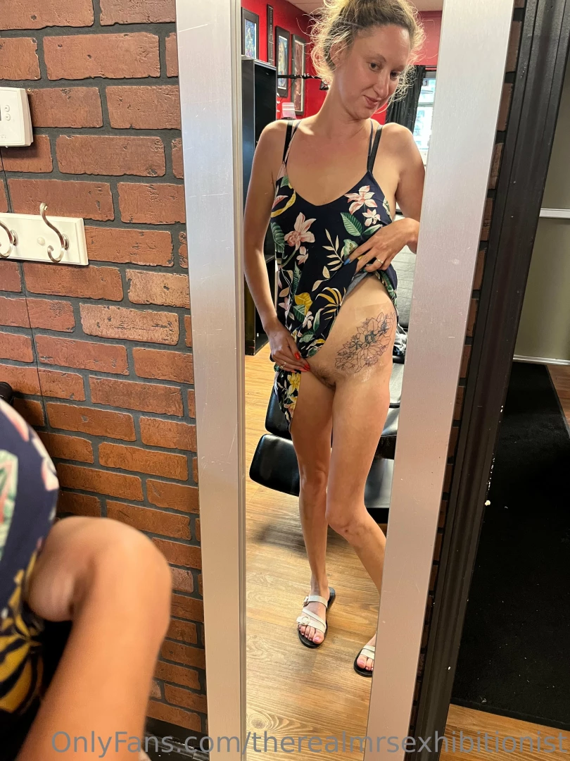 Exhibitionist time there were 4 other people in the room and 6 in the part 1 