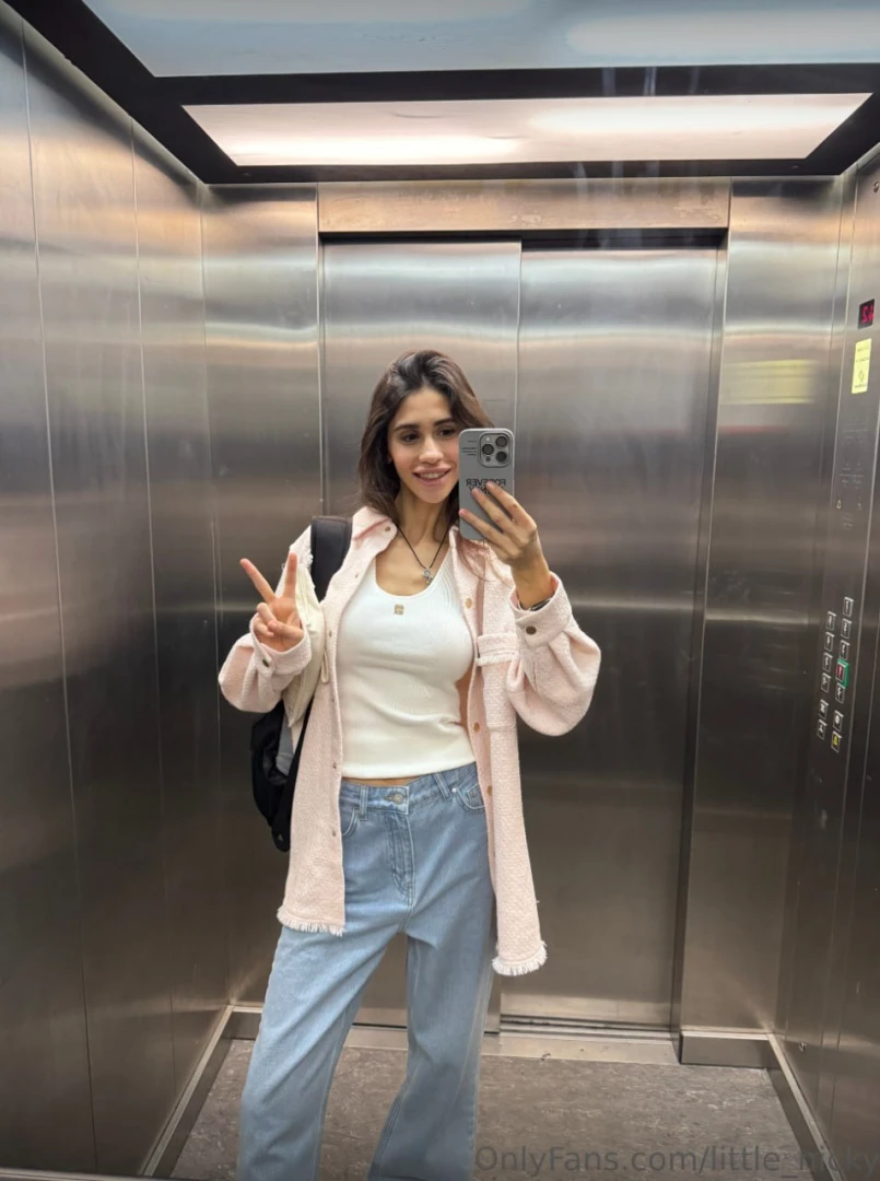 Cute student little_domii with juicy ass and tits really loves sucking 