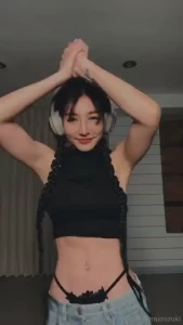 A queen like me needs a sub can you be my sub