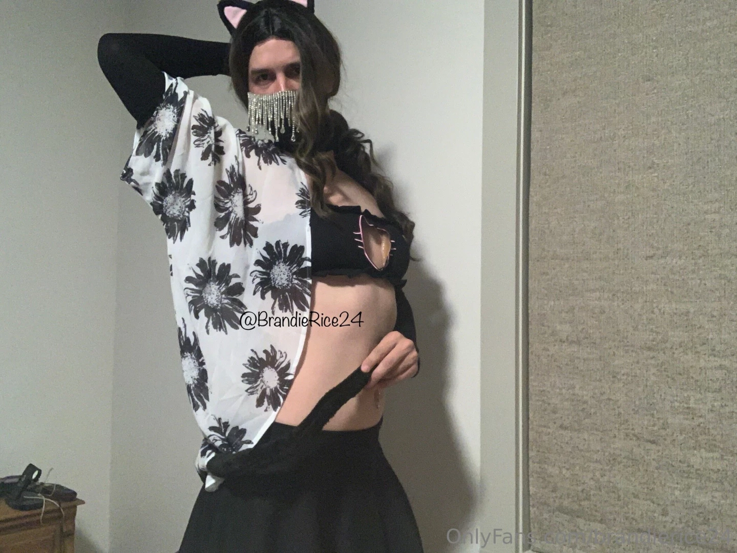 How does the kitty look in her outfit mew part 4 