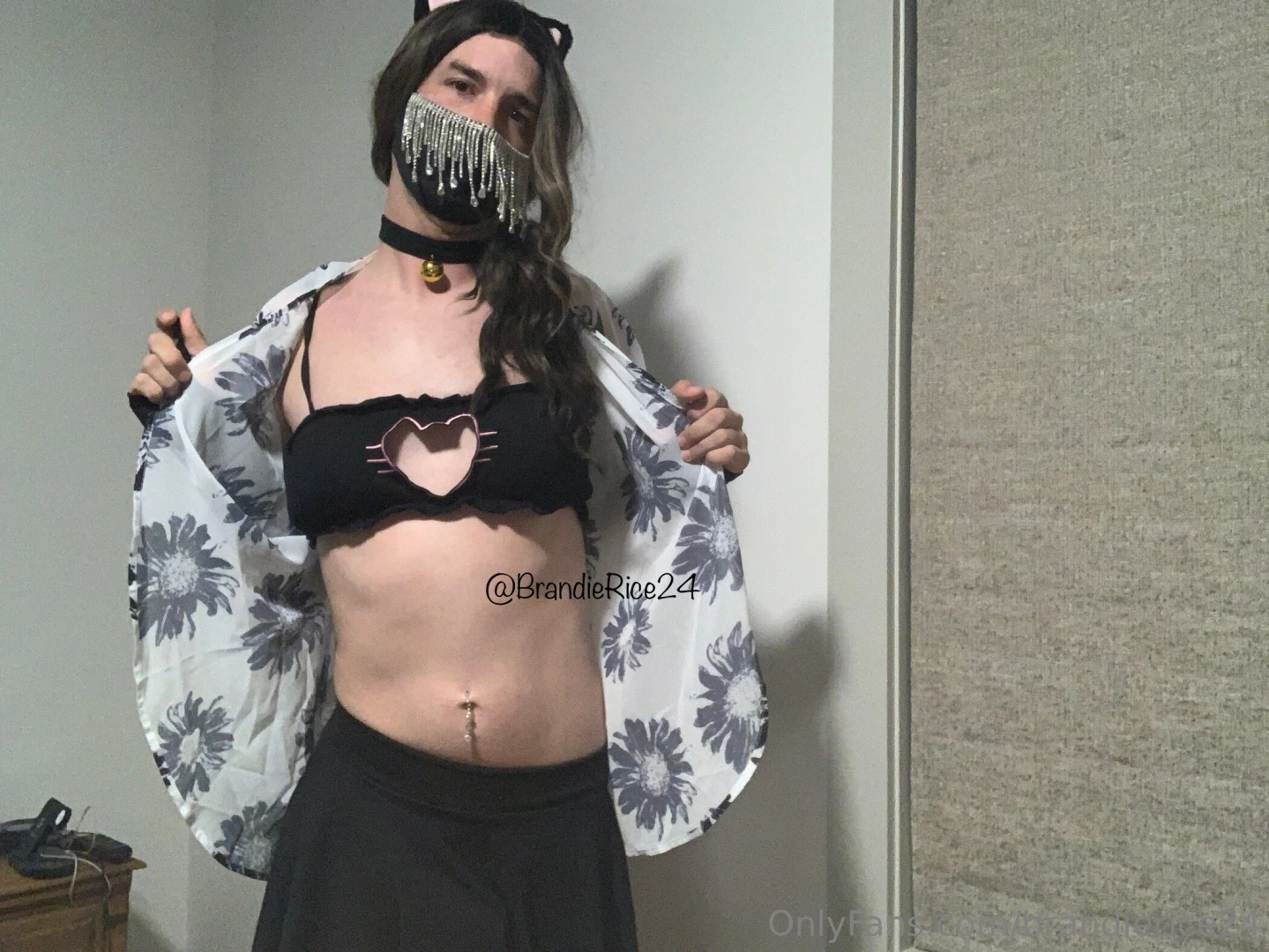 How does the kitty look in her outfit mew part 2 