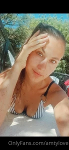 Me siento tan mojada justo en este instante