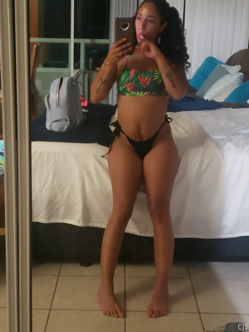 You know sexting in public is my fav message me anytime papi 