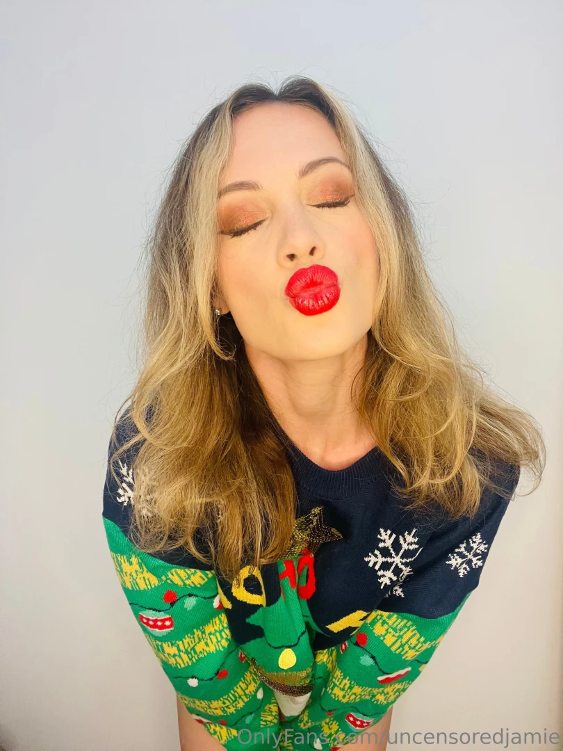 Feeling cute and christmassy which pic is your fave make sure your part 3 