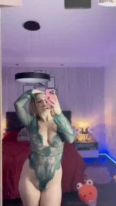 Watch until the end for a kiss