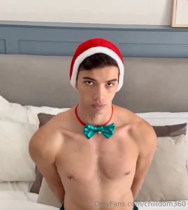 This dirty little christmas elf elchinomedina deserves to be punished