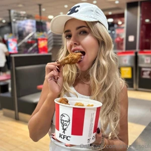 I like it juicy hot crispy and with my fingers all over it wanna come