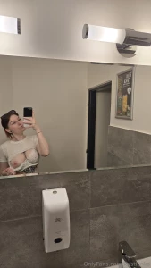 A je tro ku zm na v m m obl ben m baru je t p ed tetov n m ale u jsem