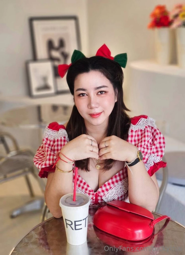 Go follow toni now she s such a naughty little curvy thai slut with no part 1 