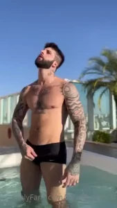 Gozando na hidromassagem