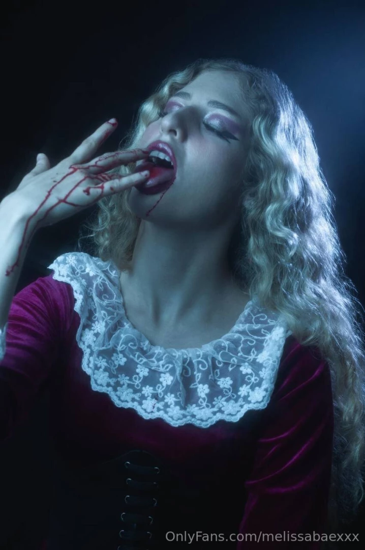 I ate the apple i fell asleep and i am needing you kiss for waking up part 1 