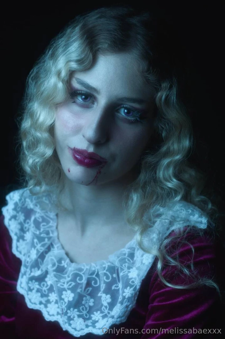 I ate the apple i fell asleep and i am needing you kiss for waking up 