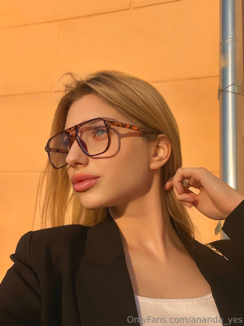 Hi sweethearts let s get to know each other a little my name s ananda 