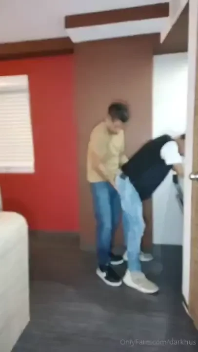 Lo vi lav ndose las manos vi su deli q lo no aguante las ganas de 