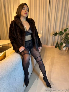 Can you help me take off my coat