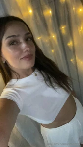 Elle vient d avoir 19 ans et elle est pas l aise avec son corps allez part 1