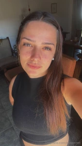 Elle vient d avoir 19 ans et elle est pas l aise avec son corps allez part 2