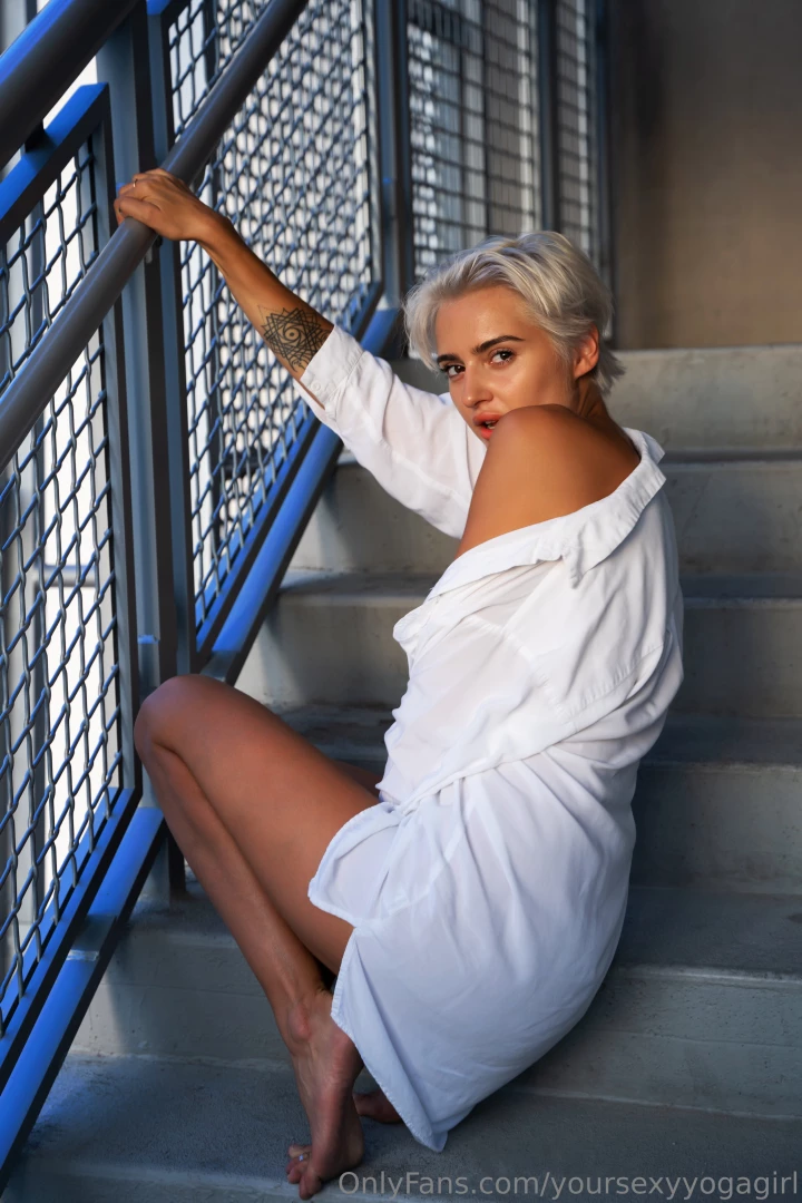 Dm to take my shirt off 