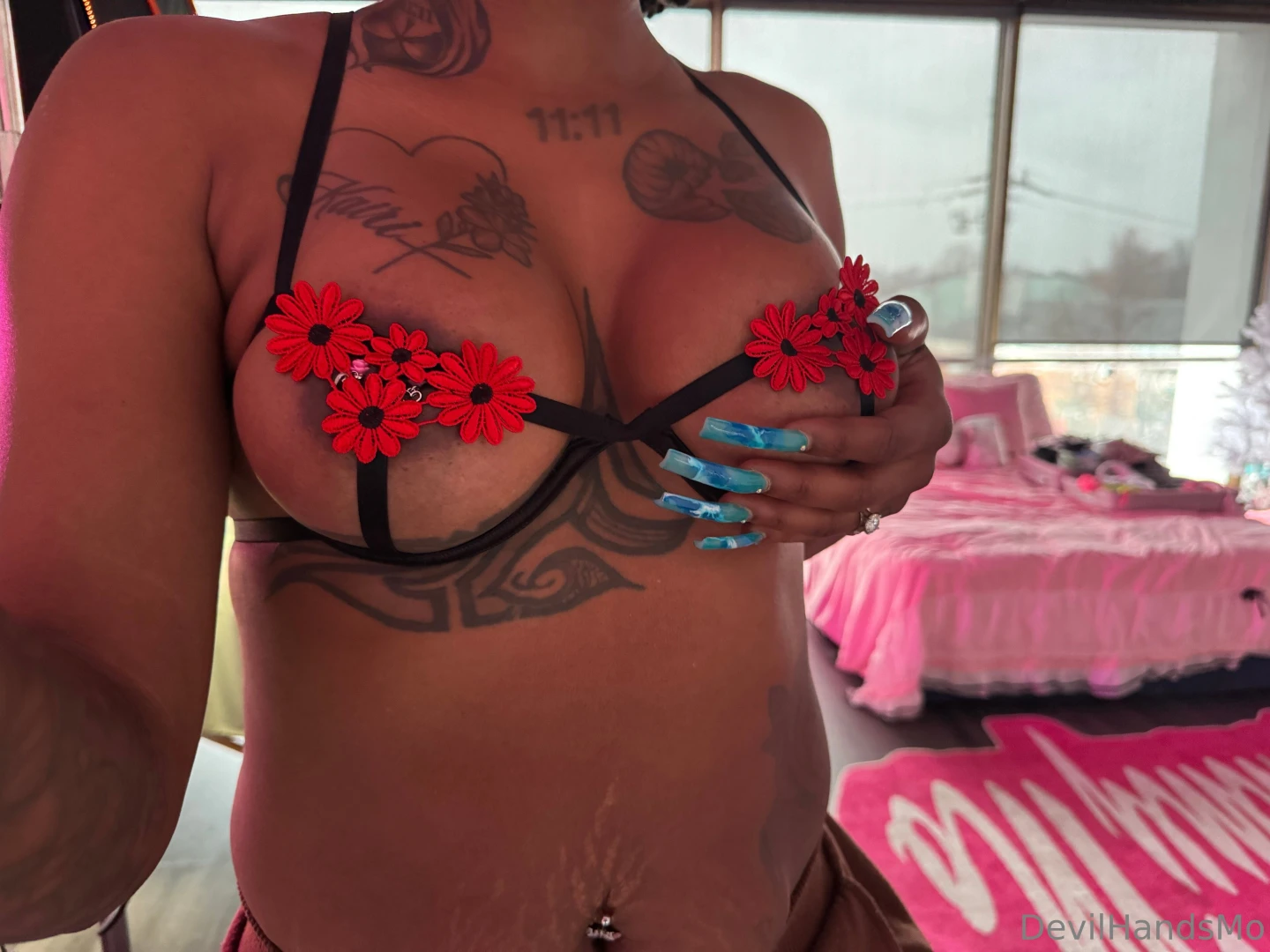 Don t they look so good in this bra 