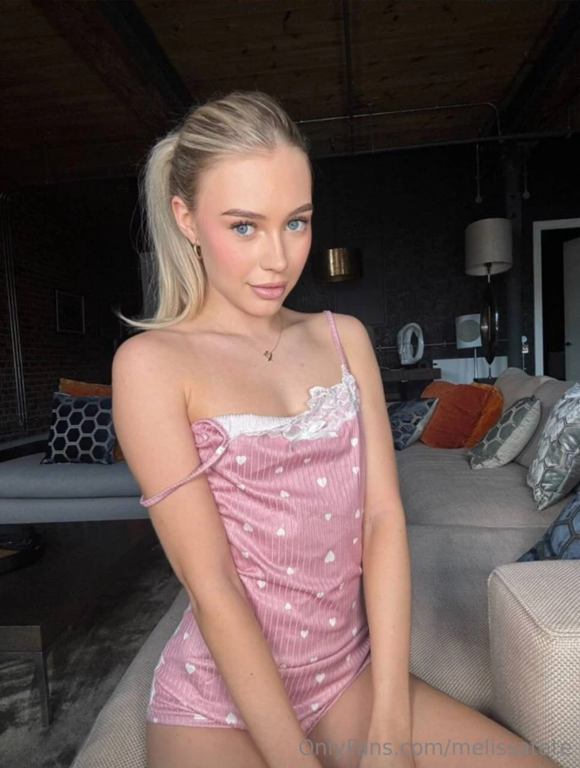 Niamhperryy is the horniest all natural 18 year old on of my fans can part 1 