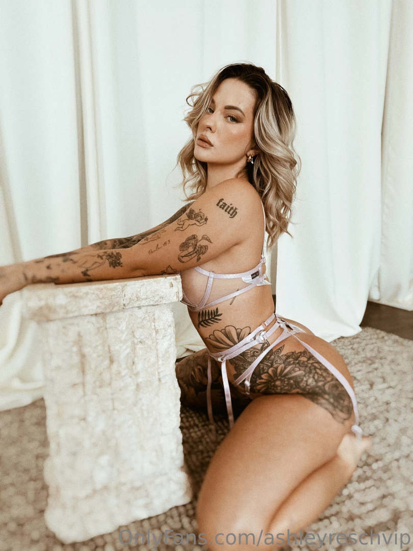 Legs for days babe amp i wanna talk to you send me a message part 1 