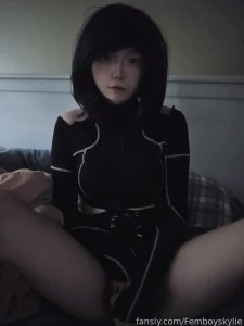 Should i show you what s under my hand 3