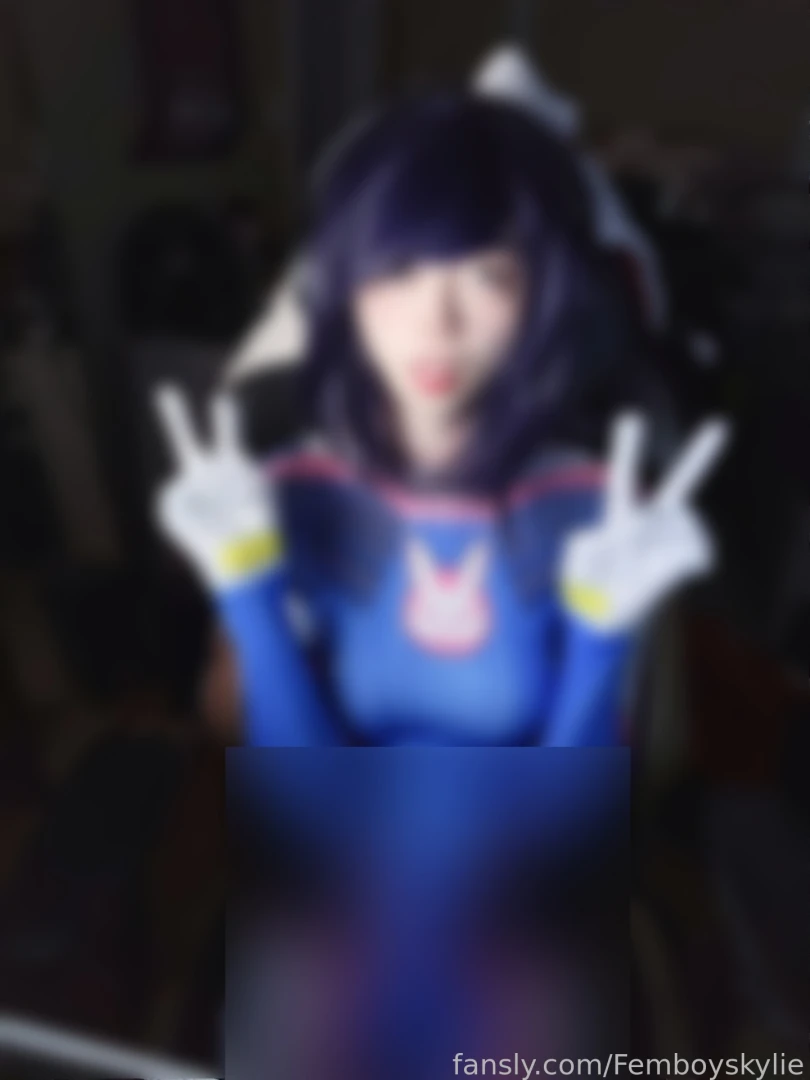 Watch your femboy trynna study but end up playing in a dva cosplay 