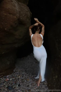 Mesmerizing you with my curves