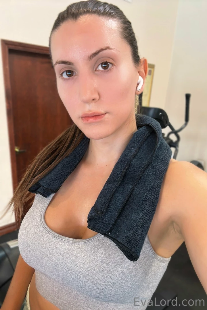 No makeup post gym like if you d still let me fuck you 