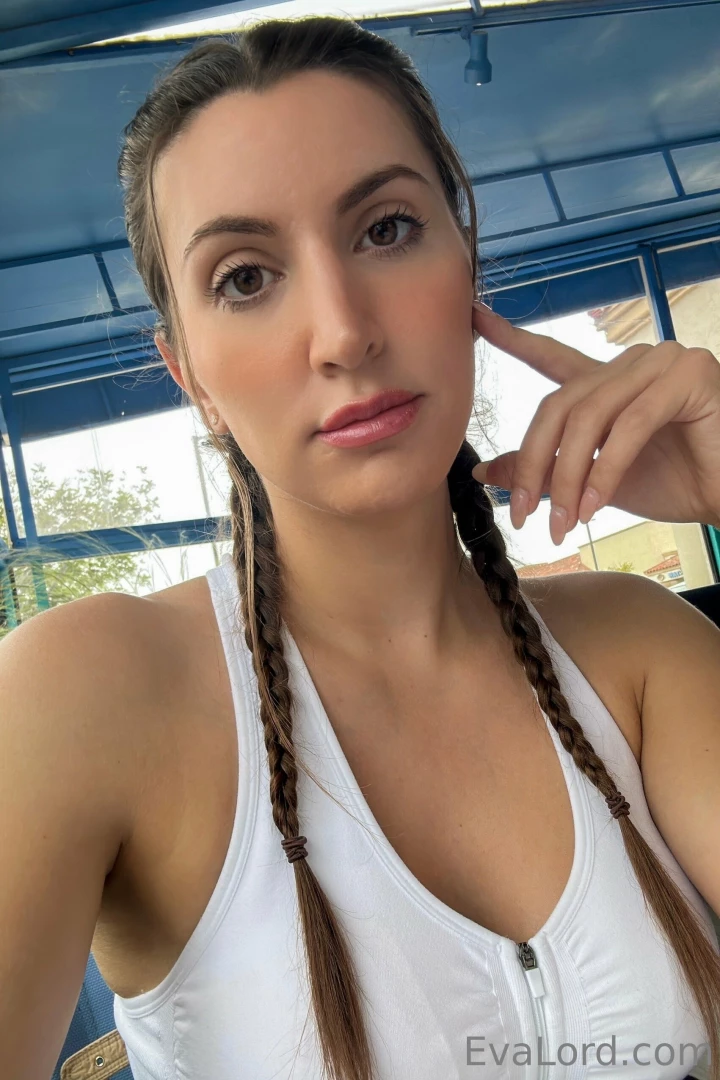 Post workout makes me hangry and horny 