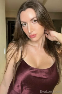 Do you like a natural look or full makeup on me like if you prefer