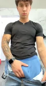 My cock looks good in these jeans